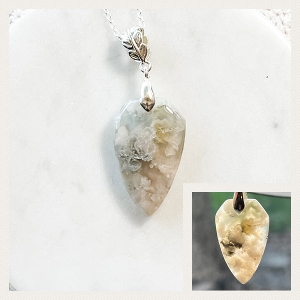 Flower Blossom Agate Shield Necklaces